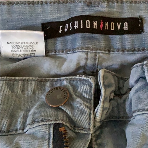 Light wash jeans - Picture 2 of 5